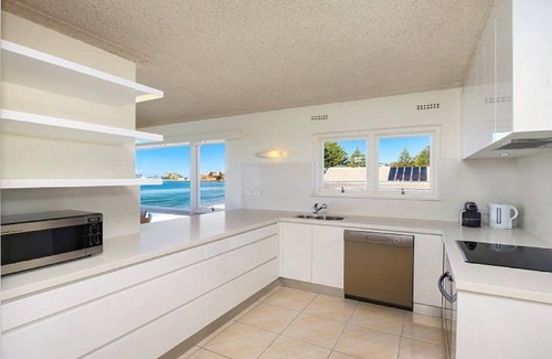Wamberal Apartment | MANYANA | Accom Holidays