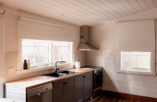 Hobart Central Business District House | Maple House - Charming family cottage in Sandy Bay