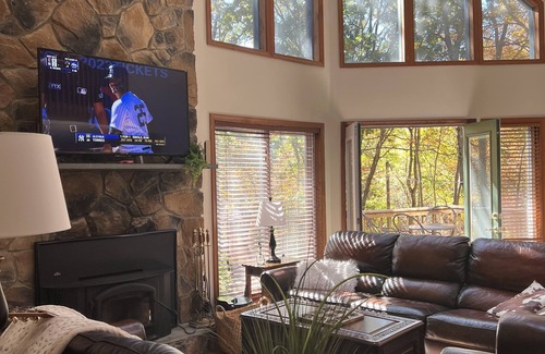Briar Crest Woods House | Maple Mountain Retreat - Golfing, hiking, hot tub, game room & firepit!