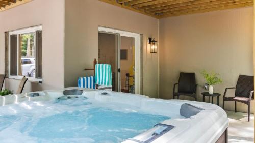 Briar Crest Woods House | Maple Oasis by AvantStay Newly Built w Hot Tub Game Room Fire Pit