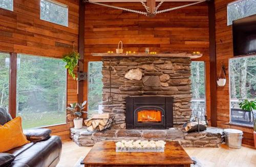 Hancock House | MapleCastle = HotTub, RiverSide, IndoorHummock, FirePlace, BackYard