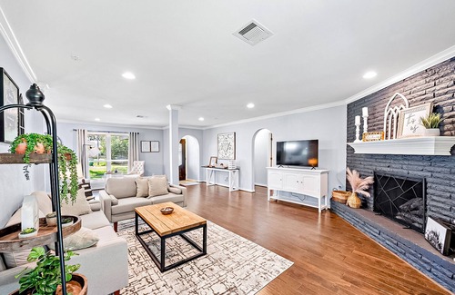 Spring Branch West House | Mapleton Place | House in Houston with fireplace, patio, & W/D