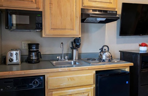 Four O'Clock Resort | Mar 1st-8th, 2-bedroom, Ski-in/Ski-Out Grand Timber Lodge resort in Breckenridge
