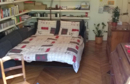 Saint-Merri House | Marais: Guestroom near Seine, between Beaubourg and Les Halles