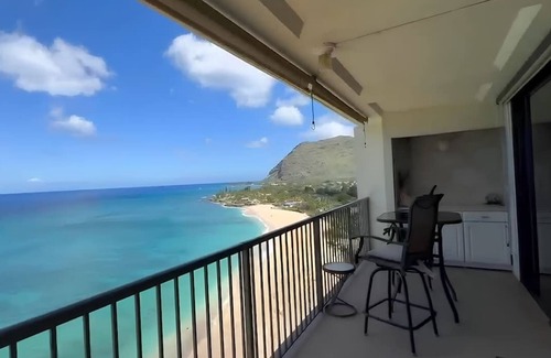 Makaha House | Marbella Lane - Beachfront Haven w/MT Views!