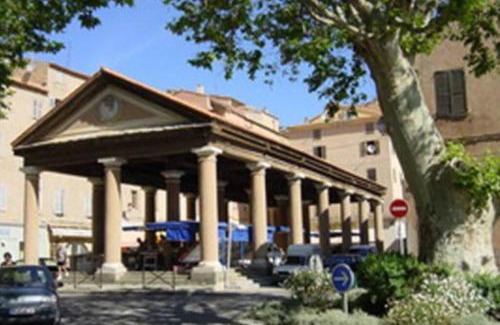 L'Ile-Rousse Apartment | Marché couvert