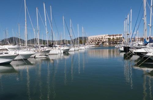Port Cogolin Apartment | MARCOGVOILE - Golfe de Saint-Tropez - Agréable T2 cabine avec vue sur la marina