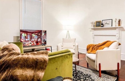 Mobile Cottage | Mardi Gras Historic Montegeux Cottage