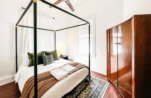 Mobile Cottage | Mardi Gras Historic Montegeux Cottage