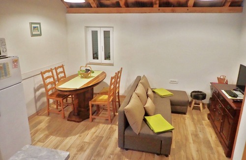 Seline Apartment | Mareta apartment with free wifi in a stone house