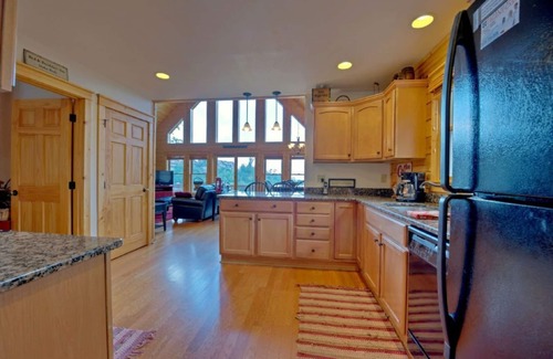 Wolf Laurel Cabin | Margaritaville | Tiki Bar, Views, Game Room + Biltmore Pass by Hatley Pointe