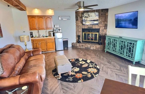 Holiday Island Condo | Marina Access, Lake View, Golf, Swimming, Fishing