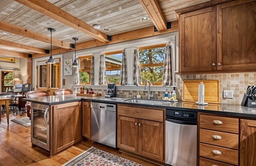 Groveland House | Marina Beach Lodge - Lakefront Home on Beach! by Yosemite Region Resorts