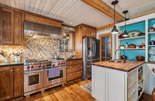 Groveland House | Marina Beach Lodge - Lakefront Home on Beach! by Yosemite Region Resorts