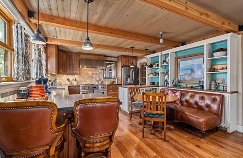 Groveland House | Marina Beach Lodge - Lakefront Home on Beach! by Yosemite Region Resorts