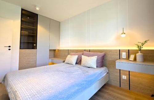 Ostroda Apartment | Marina Ostróda IV - super widok na jezioro, 10 m do wody, taras i balkon, winda, klima, garaż