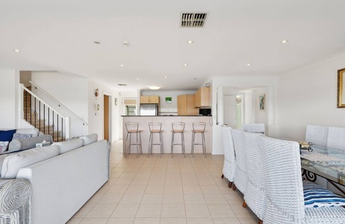 Nangkita House | Marina Views, family and small dog friendly