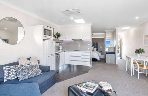 Shoalhaven Apartment | Mariners 5 - Wake up to the waves in this stunning beachfront unit