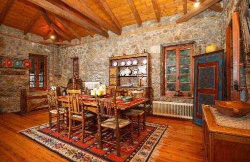 Kefalochori Villa | MARIOLATA STONE HOUSE