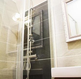 Bras de Fer House | Marquise Barbot