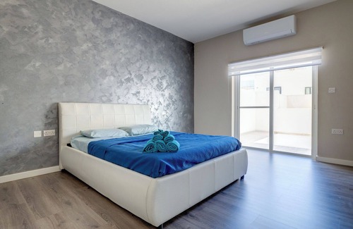 Iz-Zonqor Apartment | Marsaskala. 3 double bed fast wi-fi easy parking Gym .Smart Tvs In Rooms. AC .