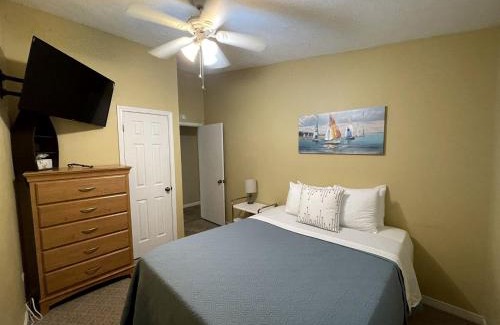 Guntersville House | Marshall County Lake Escape: Pet-Friendly Rental with Boat Slip for Big Groups on Guntersville Lake