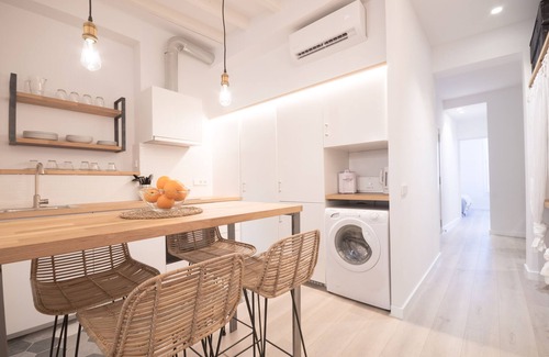 La Llotja-Born Apartment | Marsuites 3 - Palace and Cathedral View (Third floor)