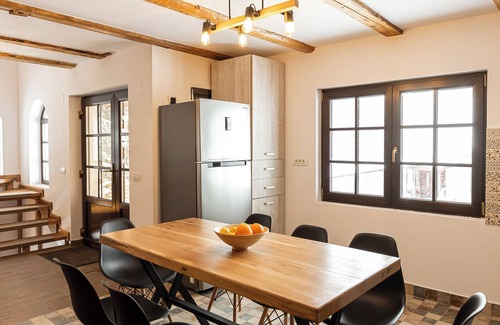 Moeciu de Sus House | Marvelous 4-bedroom house with WiFi in Moieciu de Sus, near Bran Castle