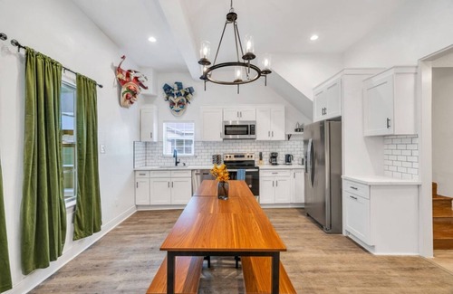 Tulane - Gravier House | Marvelous 5BR, 5BA Mid-City abode - Minutes from French Quarter w/Pool and hot tub