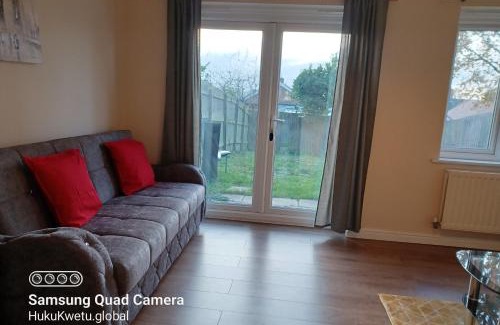 Newark upon Trent House | Marvyn-Five House-Huku Kwetu-3 Bedroom-Fully furnished-Quiet