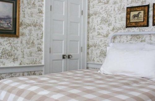 Clarksville Hotel | Mary's Land Farm