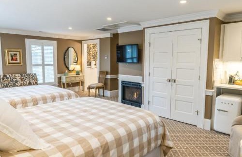 Clarksville Hotel | Mary's Land Farm