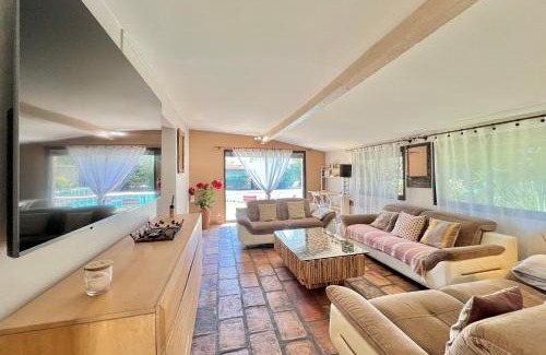 Marguerittes House | Mas des Oliviers, Piscine, Tennis & Pétanque