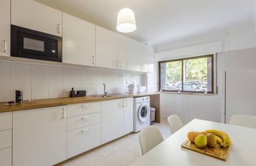 Massama Apartment | Massamá 26/free park on premises/smart TV