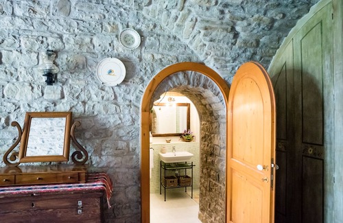 Agnone Bed & Breakfast | Masseria Acquasalsa Agnone Masseria in pietra Appartamento Taverna
