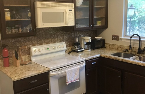 Kingwood House | Master bedroom with private bath and entrance near IAH airport