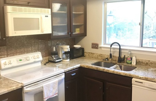 Kingwood House | Master bedroom with private bath and entrance near IAH airport