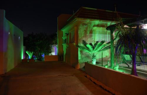 Emek HaMaayanot House | Master hosting Gal