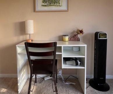 Hilo House | Master Suite with Private Bath 15 min from beach