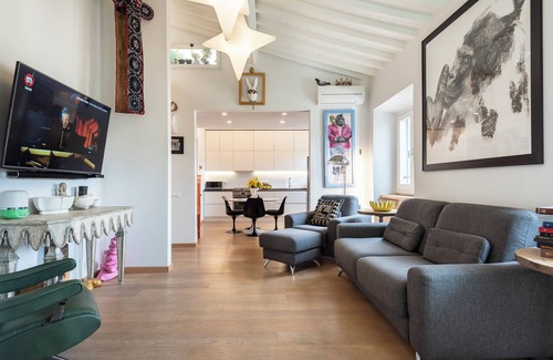 Santissima Annunziata Apartment | Matteotti Apartment - Two Bedroom Apartment, Sleeps 6