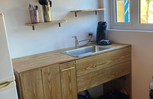 Willemstad Apartment | Matua: Spacious `loft style` studio with pool