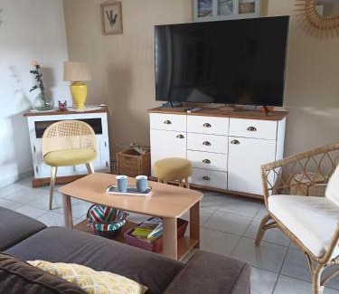 Mauguio Apartment | Mauguio-Carnon P2 60 m2, tout confort, spacieux, climatisé, wifi, balcon, parking privé couvert, 15 min de la mer, de Montpellier