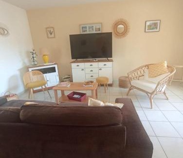 Mauguio Apartment | Mauguio-Carnon P2 60 m2, tout confort, spacieux, climatisé, wifi, balcon, parking privé couvert, 15 min de la mer, de Montpellier
