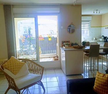 Mauguio Apartment | Mauguio-Carnon P2 60 m2, tout confort, spacieux, climatisé, wifi, balcon, parking privé couvert, 15 min de la mer, de Montpellier