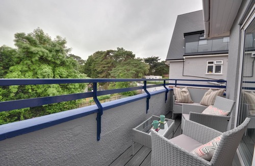 Sandbanks Cottage | Mauve - an apartment that sleeps 4 guests in 2 bedrooms