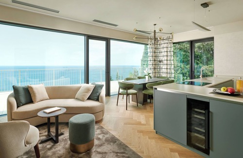 Roiano-Gretta-Barcola-Cologna-Scorcola Hotel | Maximilian Suites