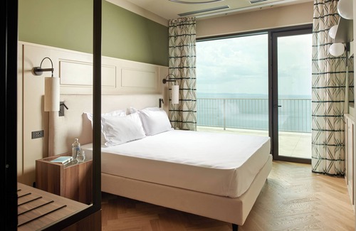 Roiano-Gretta-Barcola-Cologna-Scorcola Hotel | Maximilian Suites