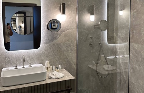 Roiano-Gretta-Barcola-Cologna-Scorcola Hotel | Maximilian Suites