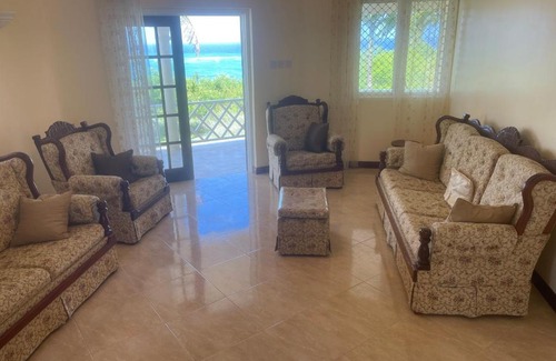 Marley Vale House | ‘MAYARO’ Private Room with Ocean View