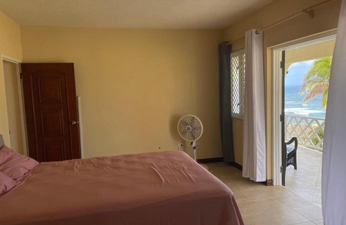 Marley Vale House | ‘MAYARO’ Private Room with Ocean View